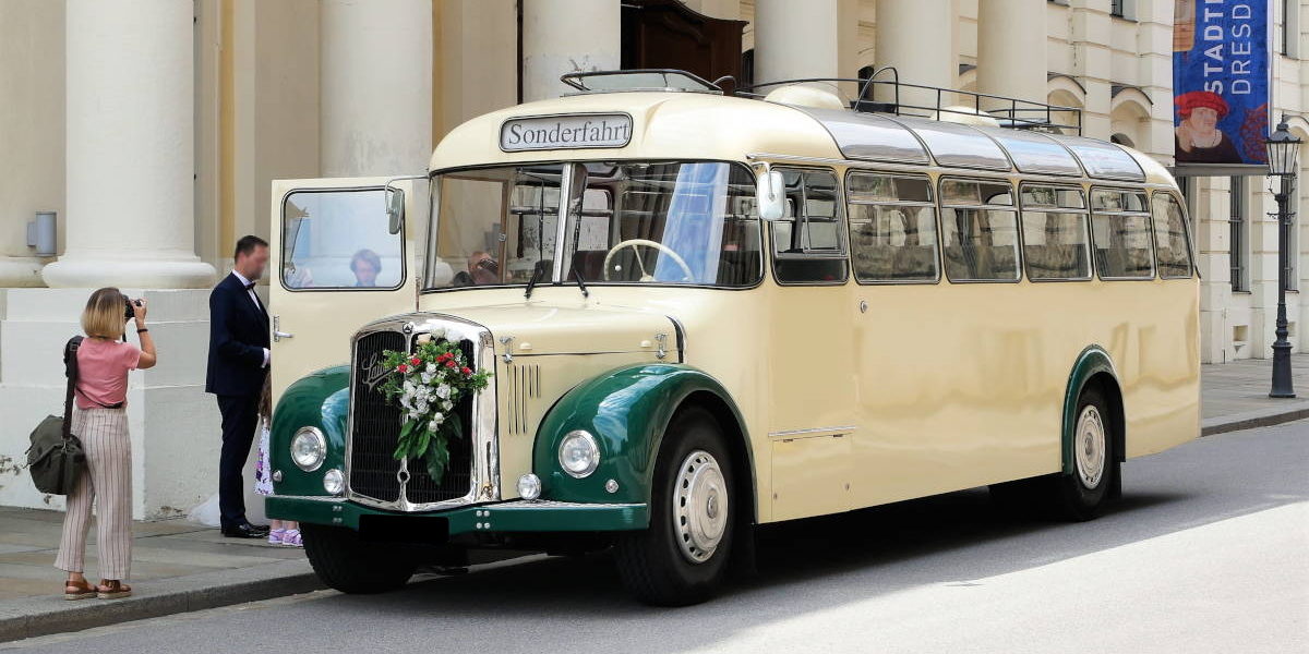 Oldtimerbus zur Trauung in Dresden