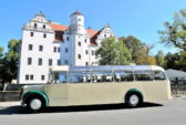 Oldtimerbus "Saurer" Oldtimerbus vor dem Schloss Schönfeld in Dresden