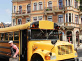 California Schoolbus US-Schulbus mit StadtfĂźhrer