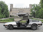 DeLorean DMC-12 DeLorean vor dem Schloss Albrechtsberg
