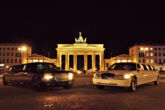 Chrysler & Lincoln Stretchlimousinen vor dem Brandenburger Tor